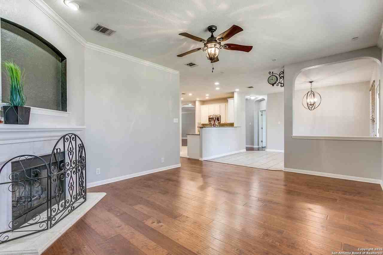 407 Neches Br - Photo 6 of 23