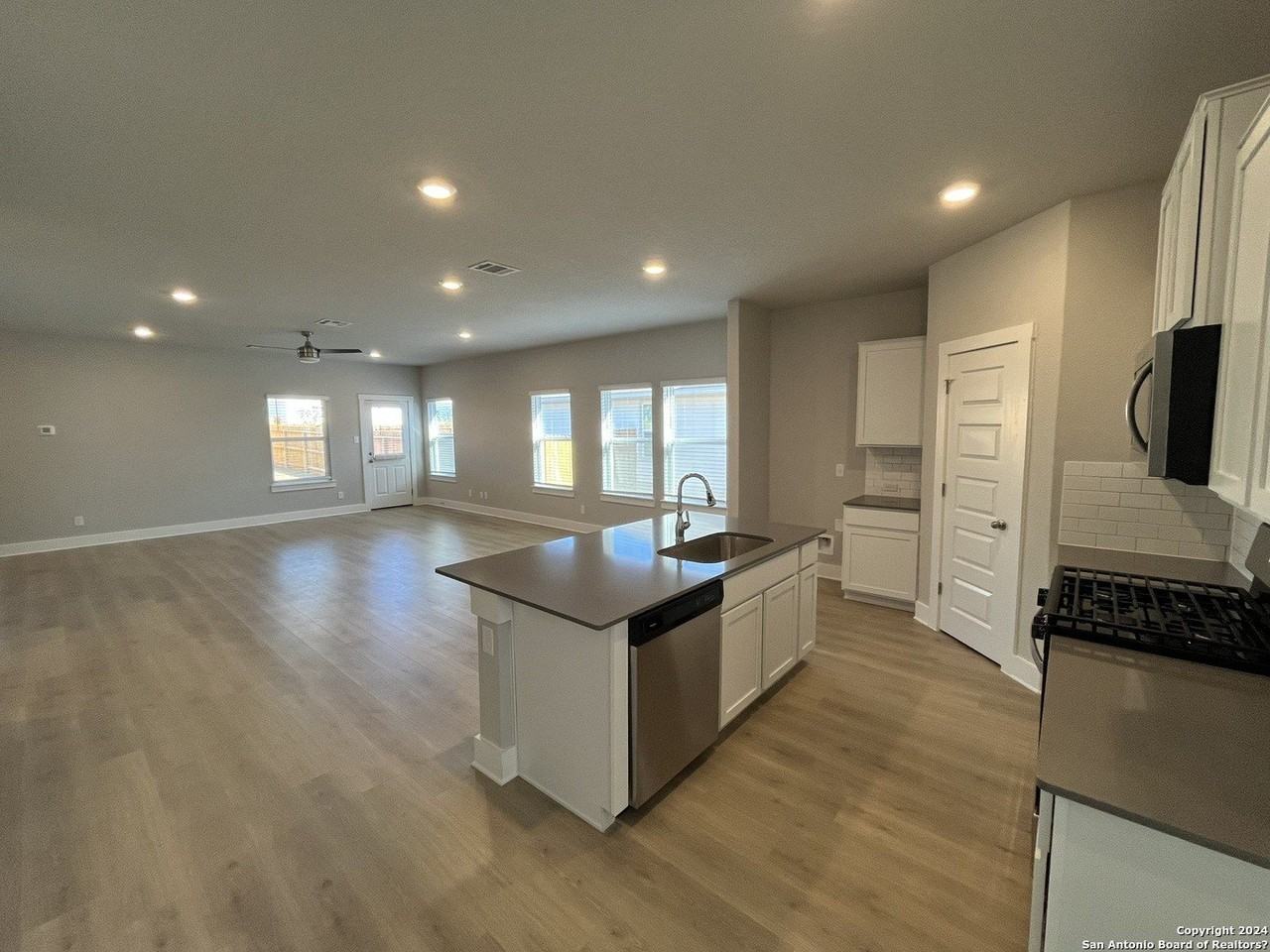 4506 Nueces Path - Photo 5 of 40