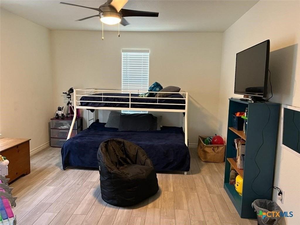 907 E 3rd St Apt A #A - Photo 3 of 13