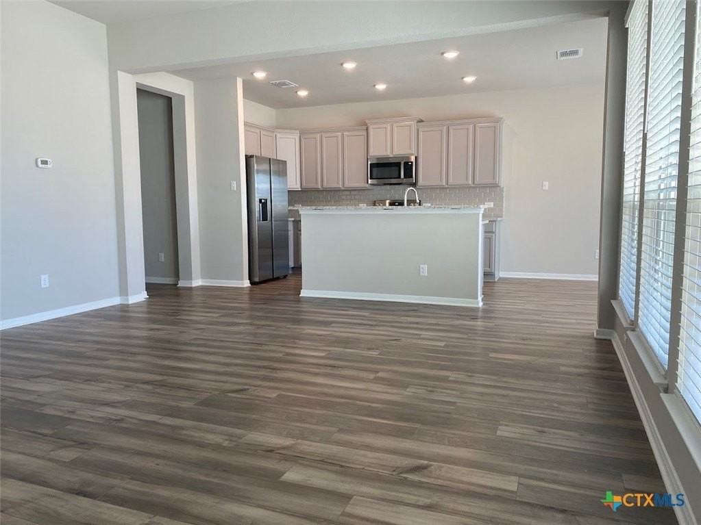 10231 Six Shooter Ln - Photo 4 of 25