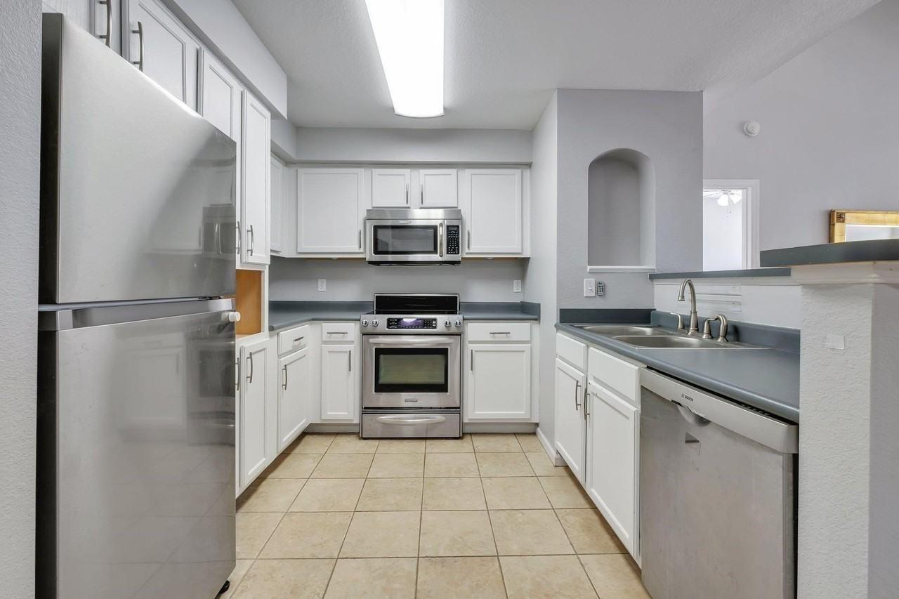 2801 Chancellorsville Dr Apt 137 #137 - Photo 7 of 42