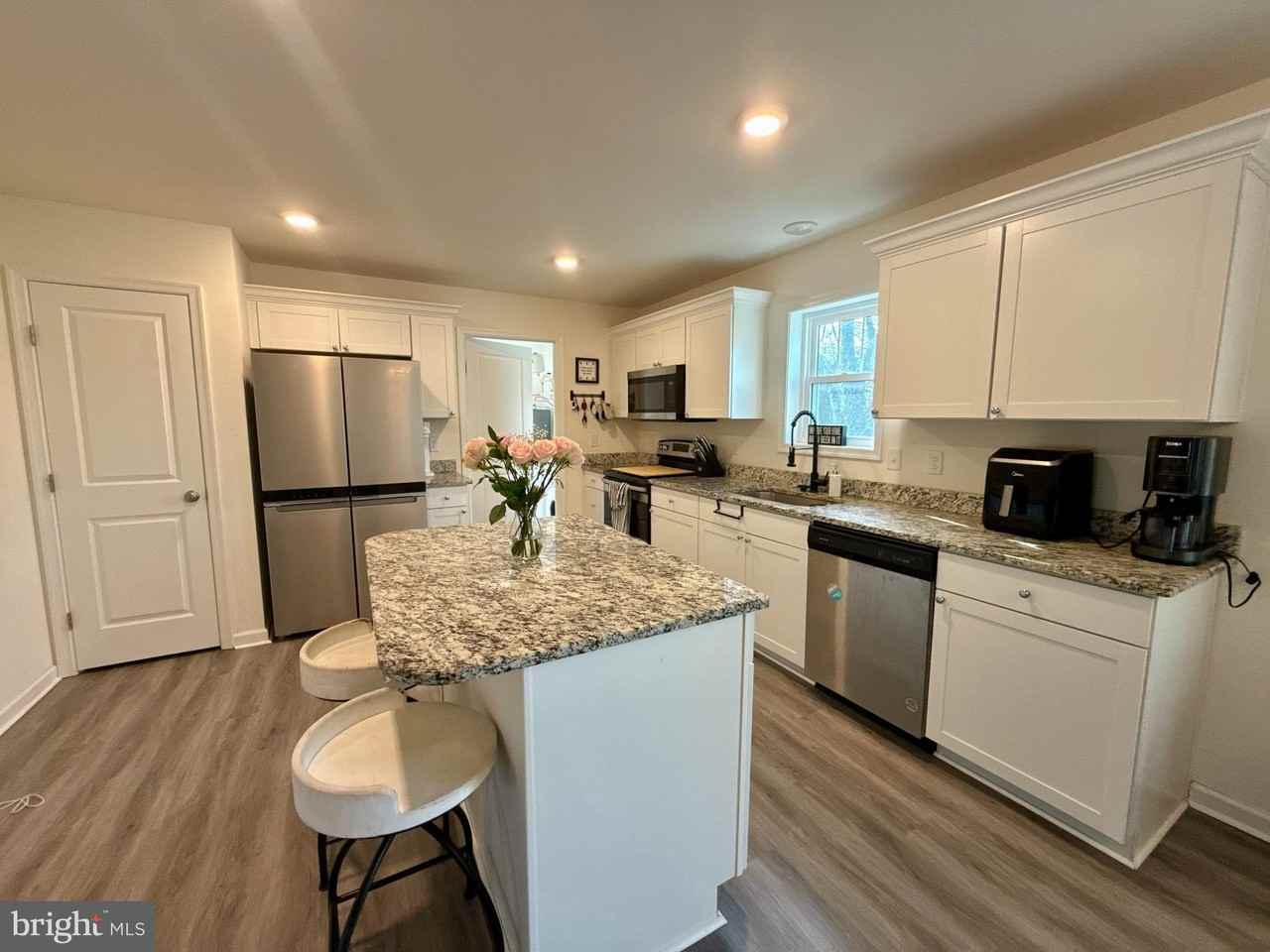 4 Senator Ave - Photo 6 of 17