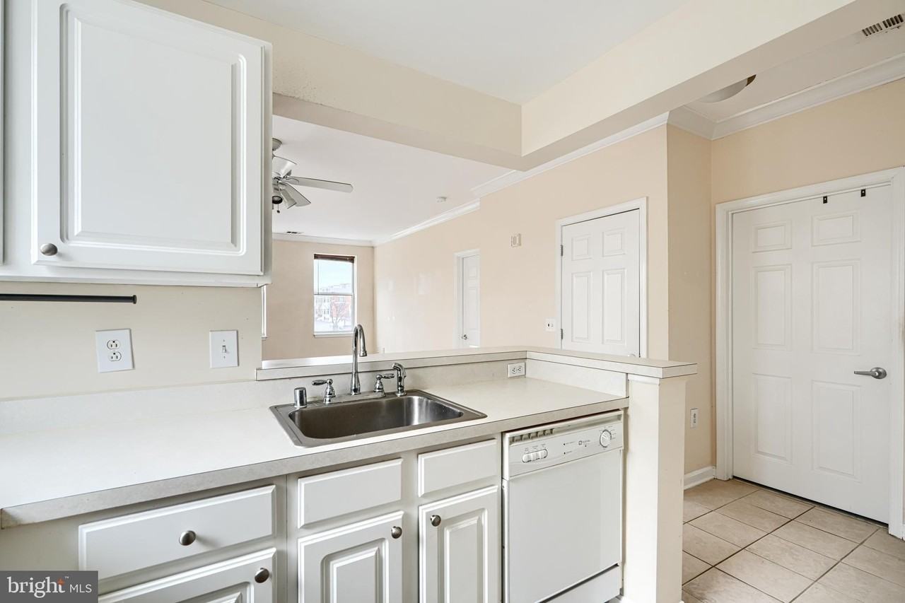 23 Pierside Dr Apt 201 #201 - Photo 5 of 28