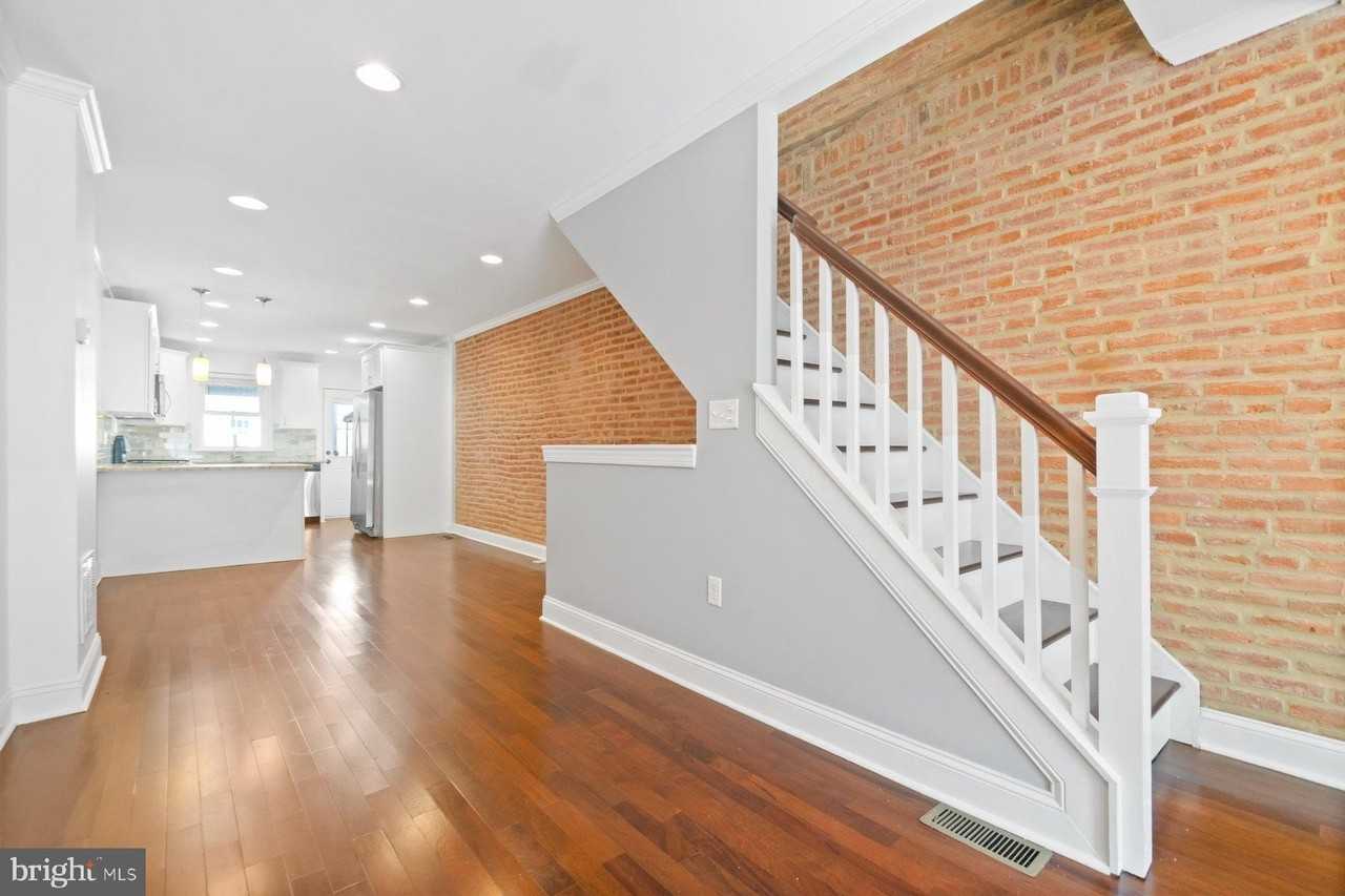 1614 Clarkson St - Photo 7 of 31