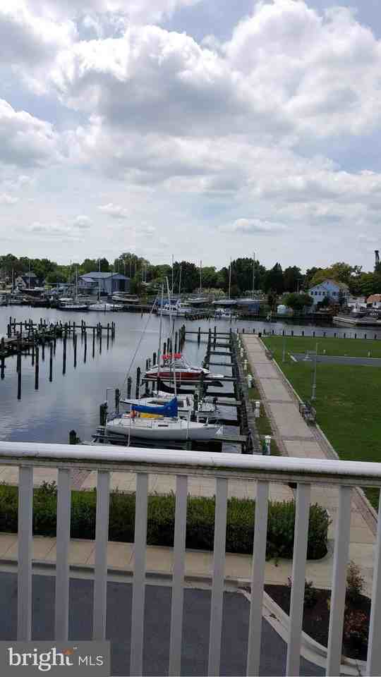 401 Seaway Ct - Photo 5 of 16