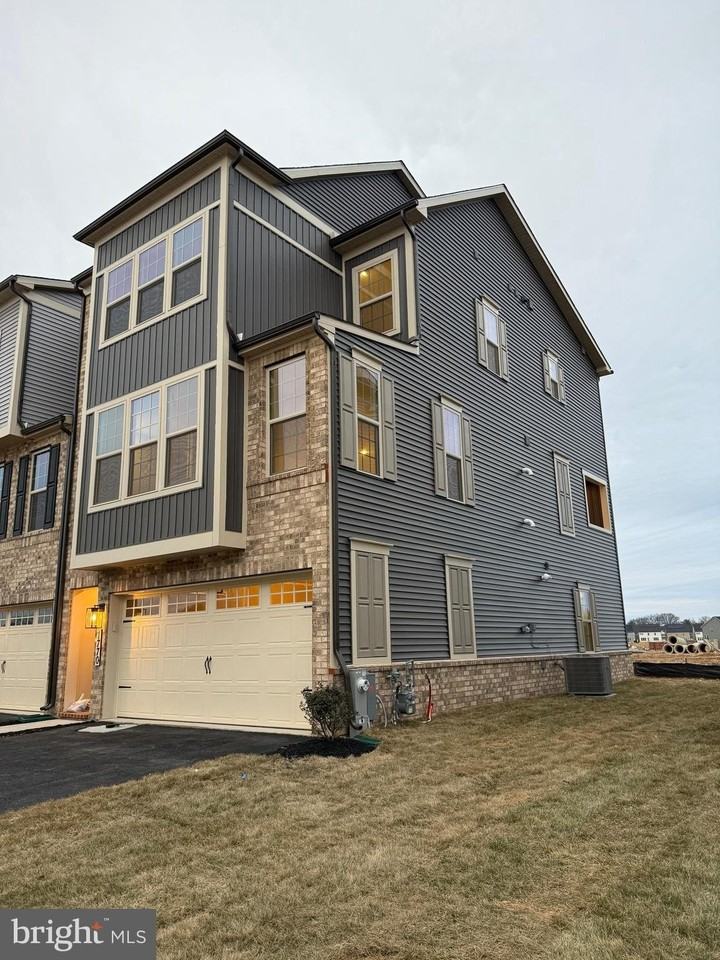 1770 Mill Branch Dr - Photo 2 of 20