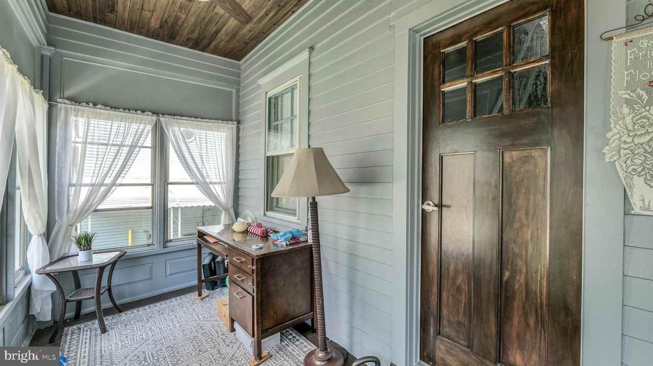 323 Monroe Ave - Photo 4 of 25