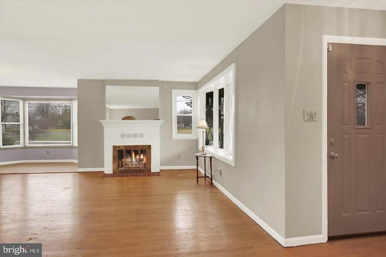 117 E Maplewood Ave - Photo 4 of 18