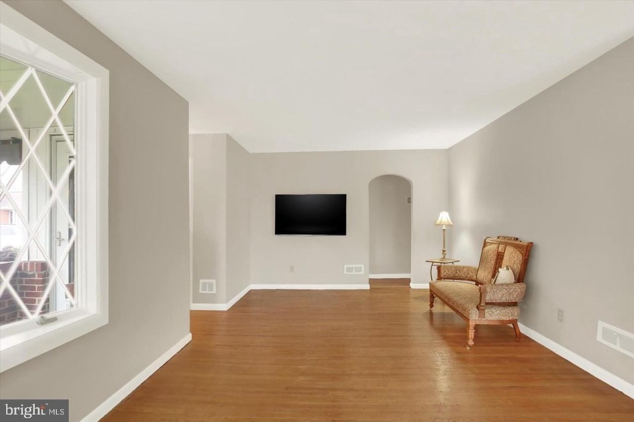 117 E Maplewood Ave - Photo 5 of 18