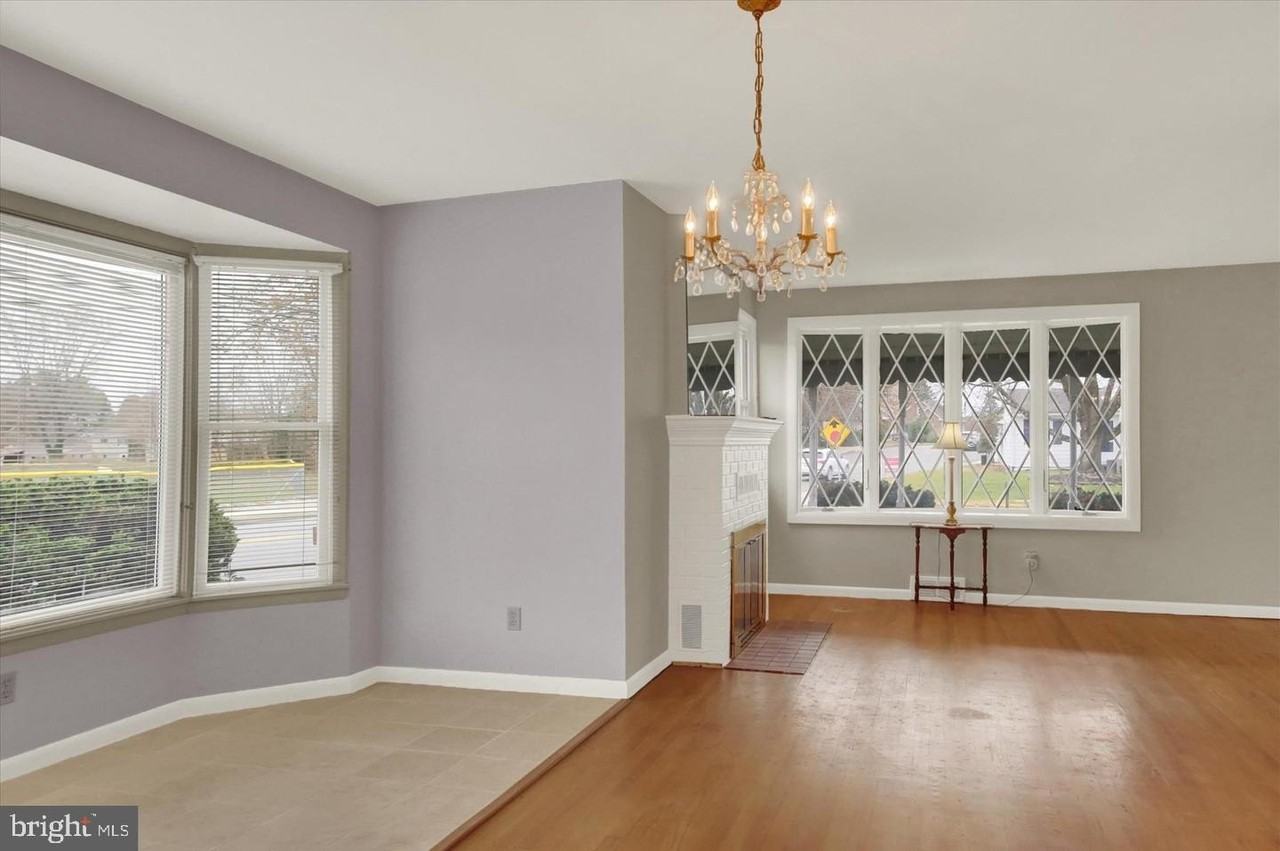 117 E Maplewood Ave - Photo 6 of 18