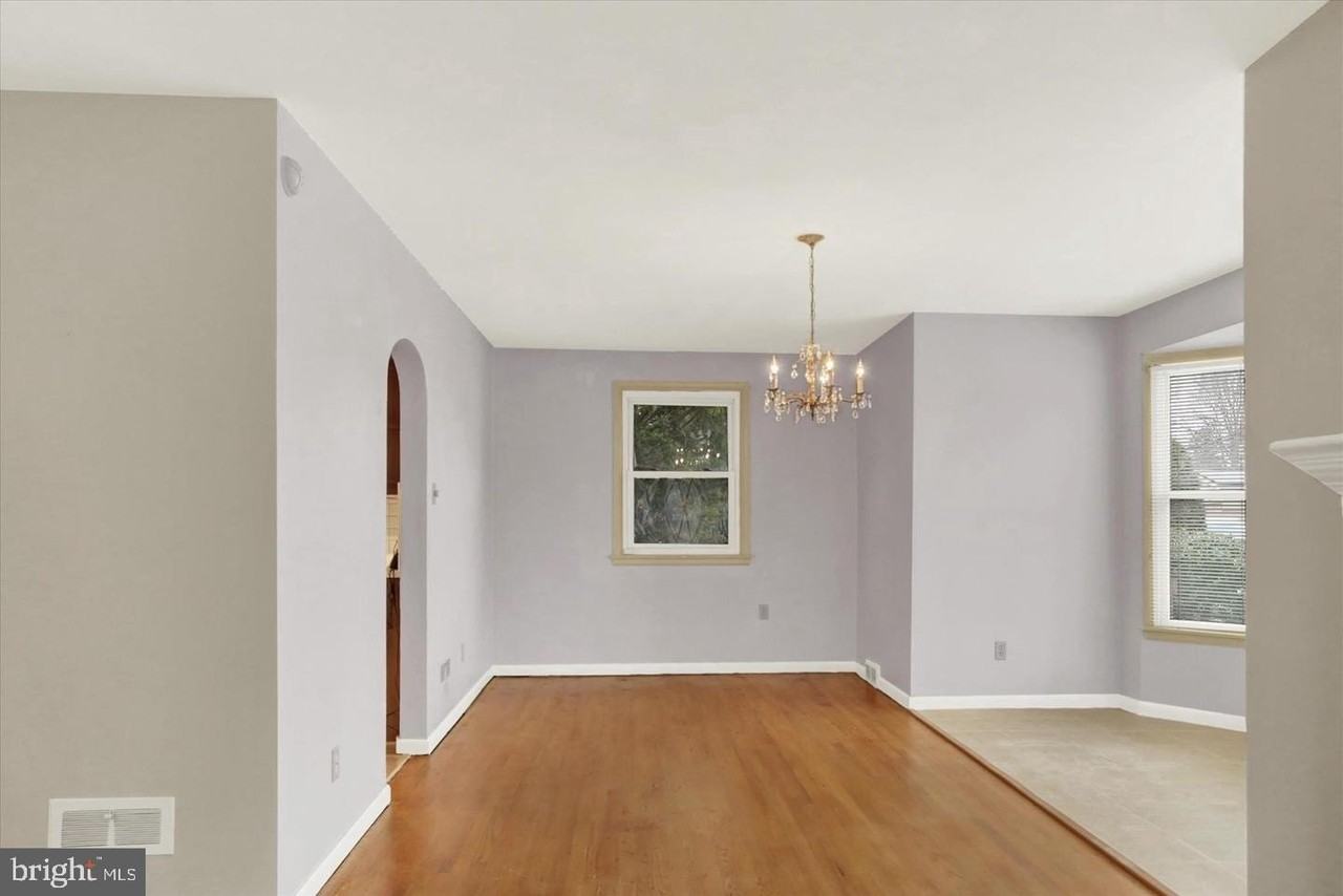 117 E Maplewood Ave - Photo 7 of 18