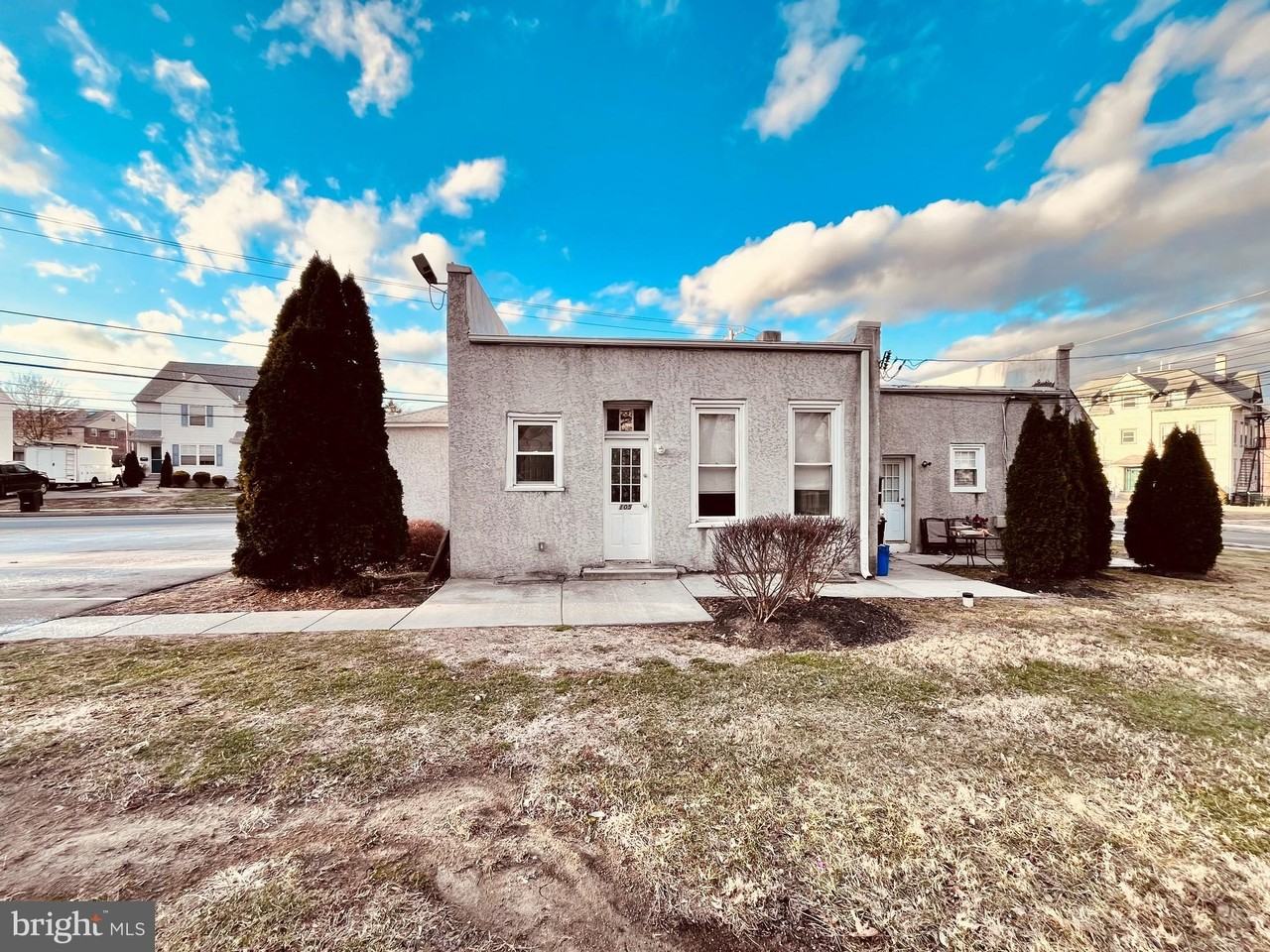 105 S Morton Ave - Photo 4 of 16