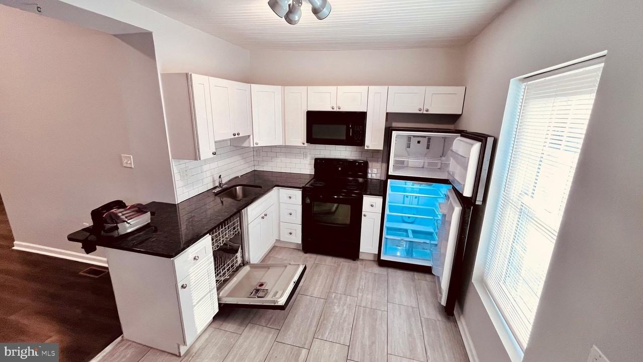 105 S Morton Ave - Photo 5 of 16