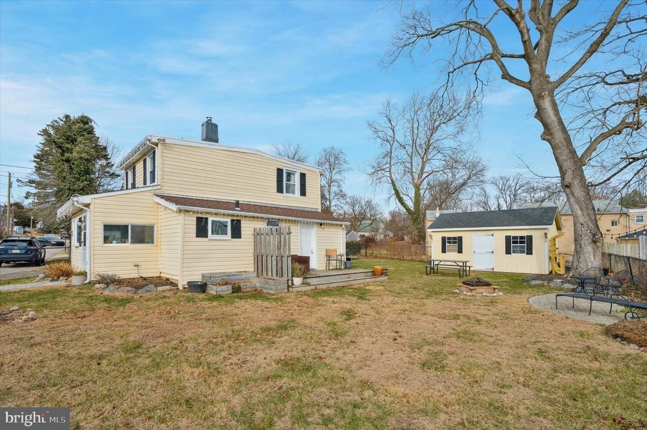 407 Emerald St - Photo 2 of 15