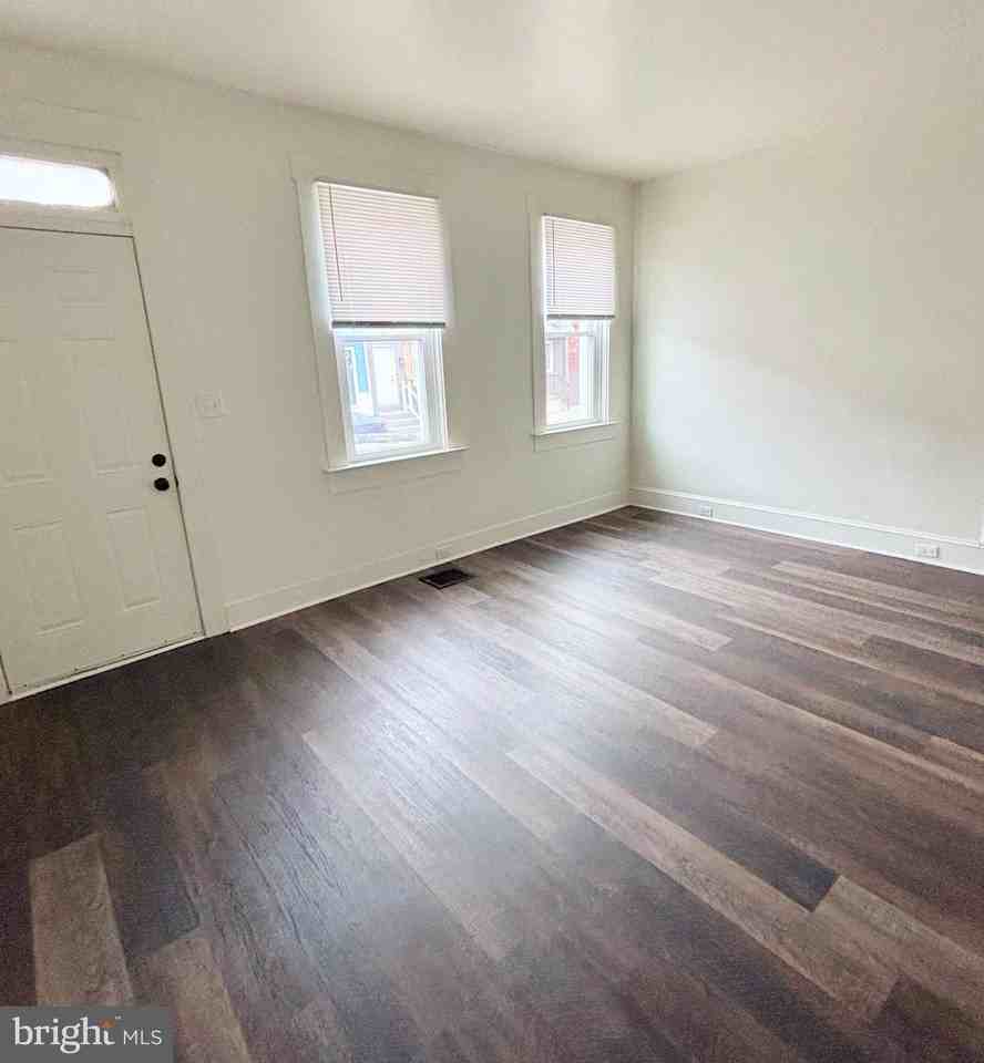 28 Caroline St - Photo 2 of 9