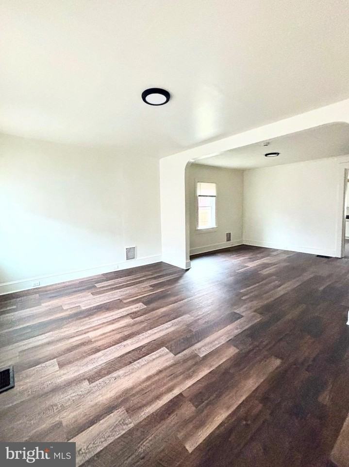 28 Caroline St - Photo 4 of 9