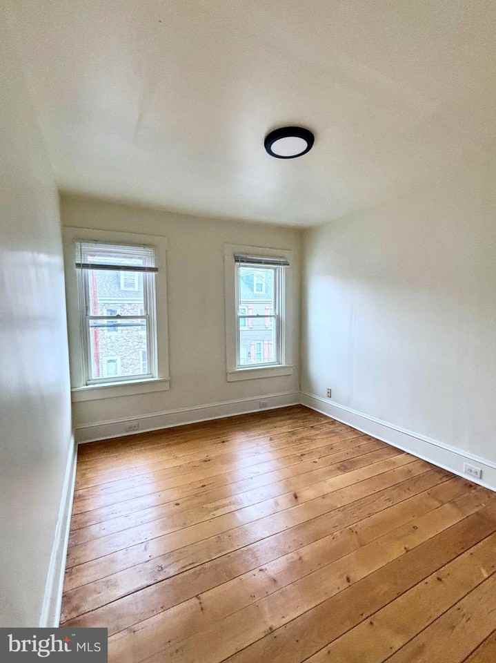 28 Caroline St - Photo 5 of 9