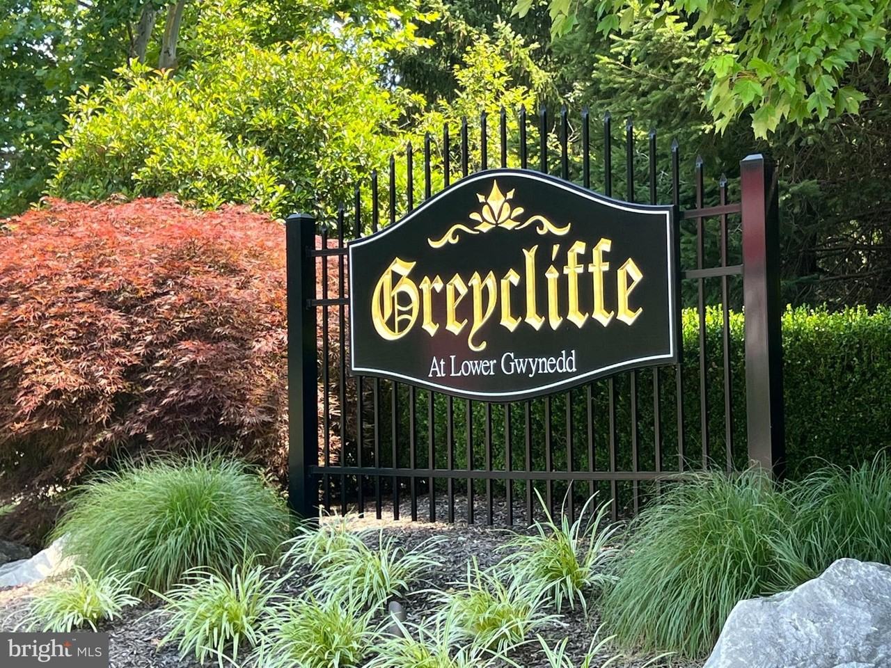 668 Greycliffe Ln - Photo 3 of 33