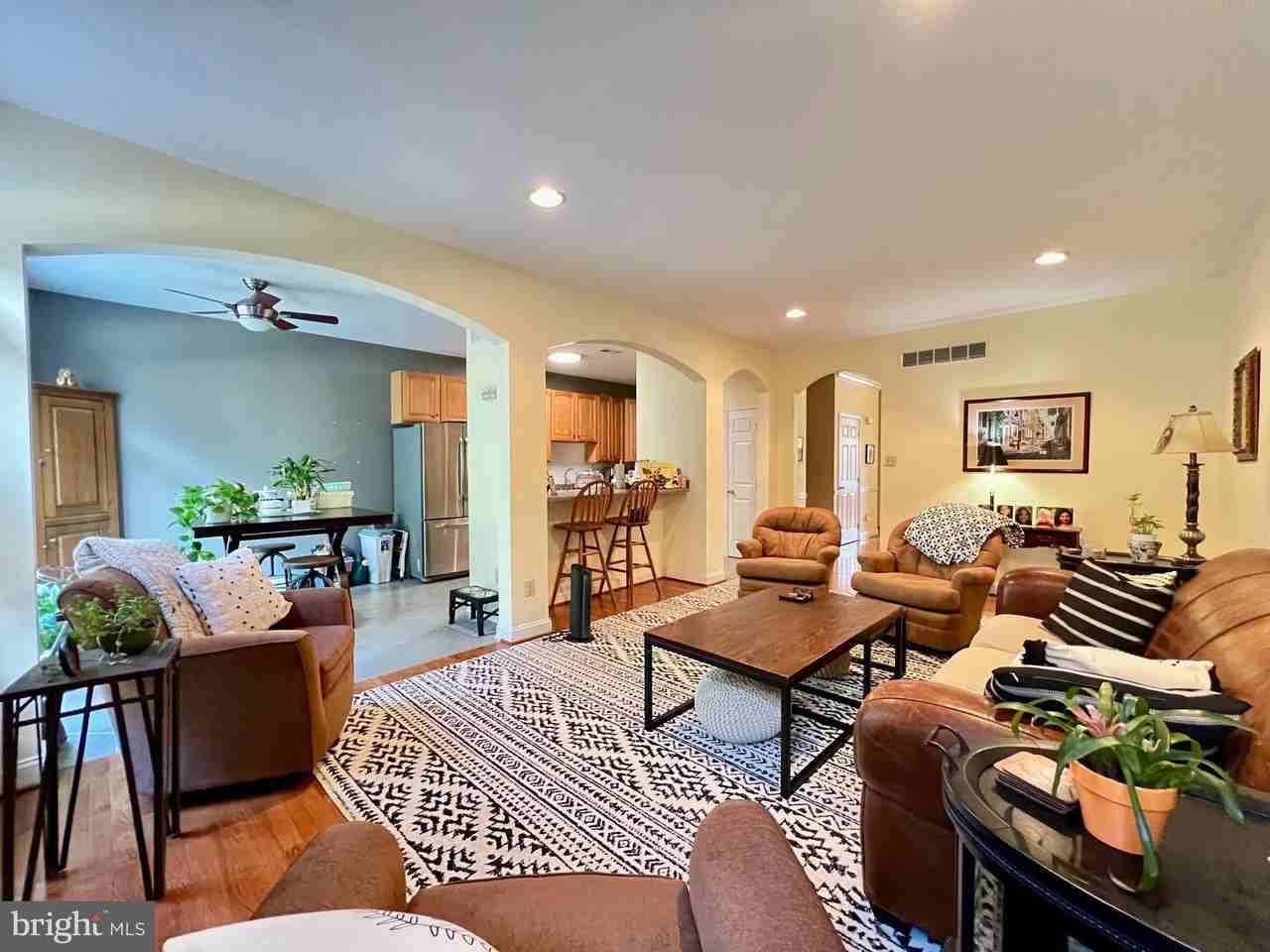 668 Greycliffe Ln - Photo 4 of 33