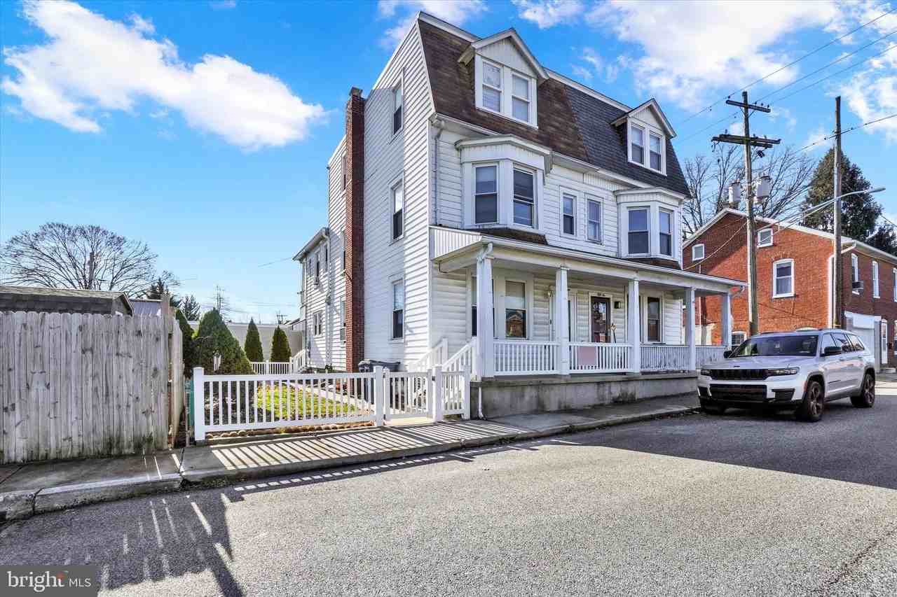 58 E Railroad St - Photo 2 of 24