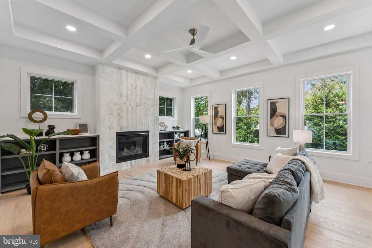 5017 17th St N - Photo 5 of 50