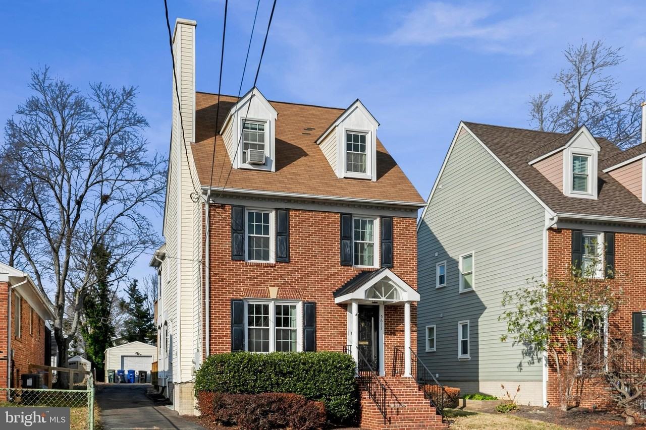 5617 6th St N - Photo 2 of 28