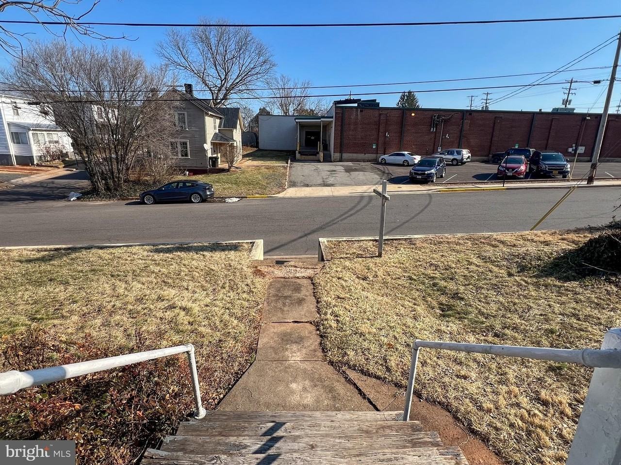 314 N West St - Photo 6 of 50