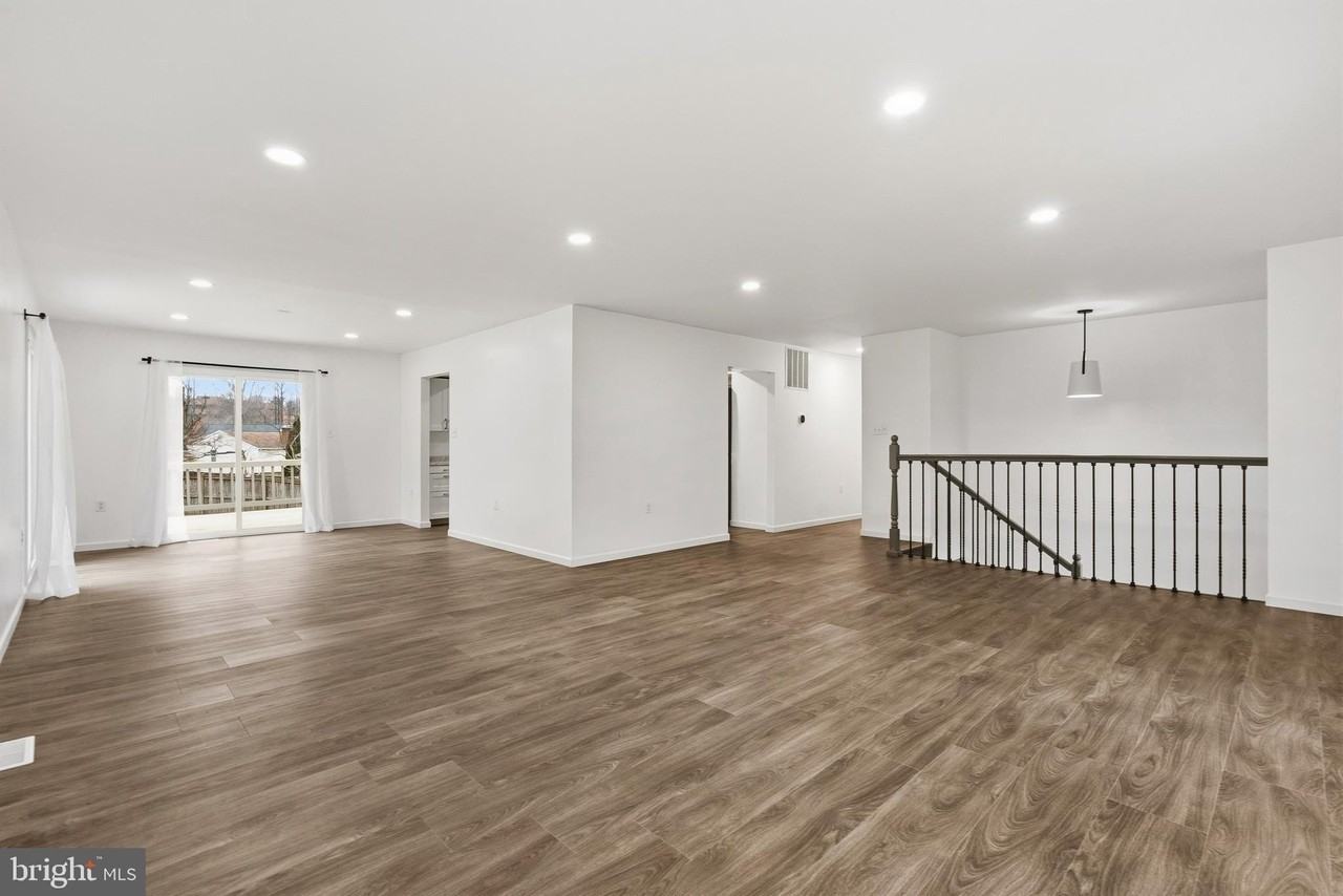 2146 Woodford Rd - Photo 2 of 31