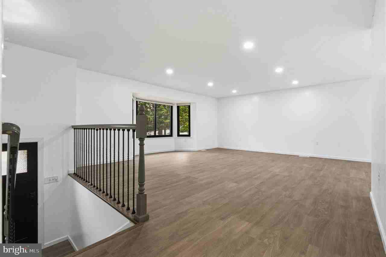 2146 Woodford Rd - Photo 3 of 31