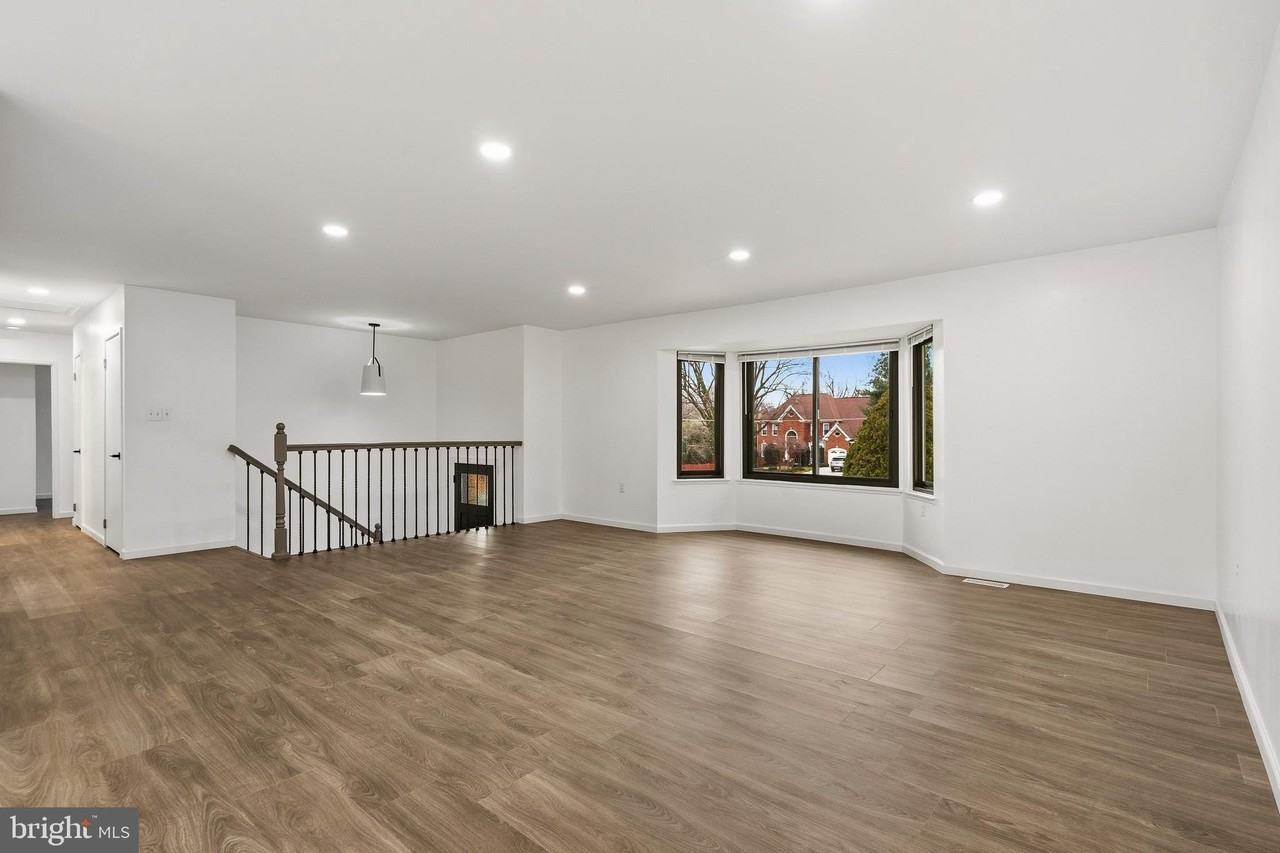 2146 Woodford Rd - Photo 4 of 31