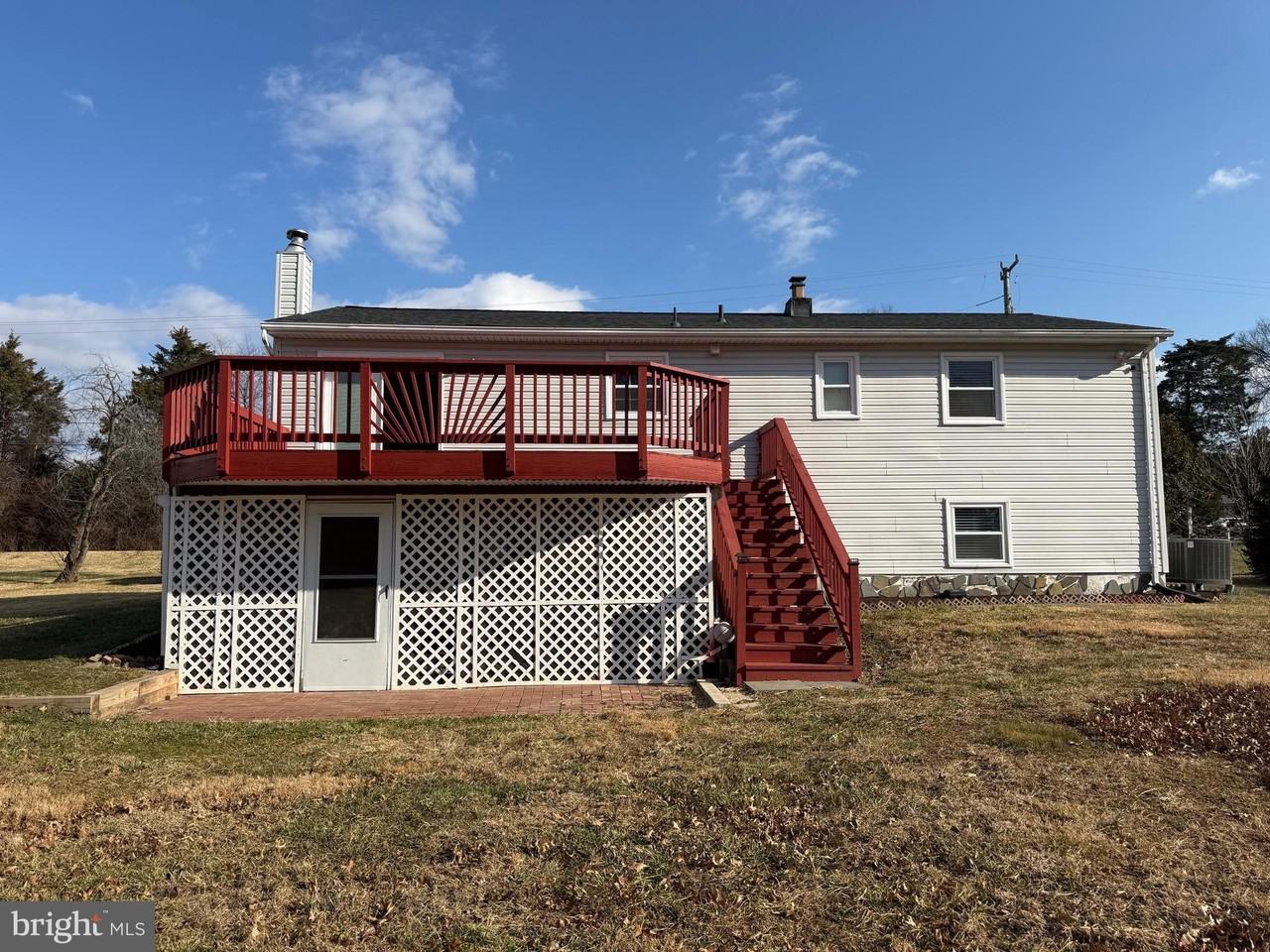 19560 Smith Cir - Photo 3 of 29