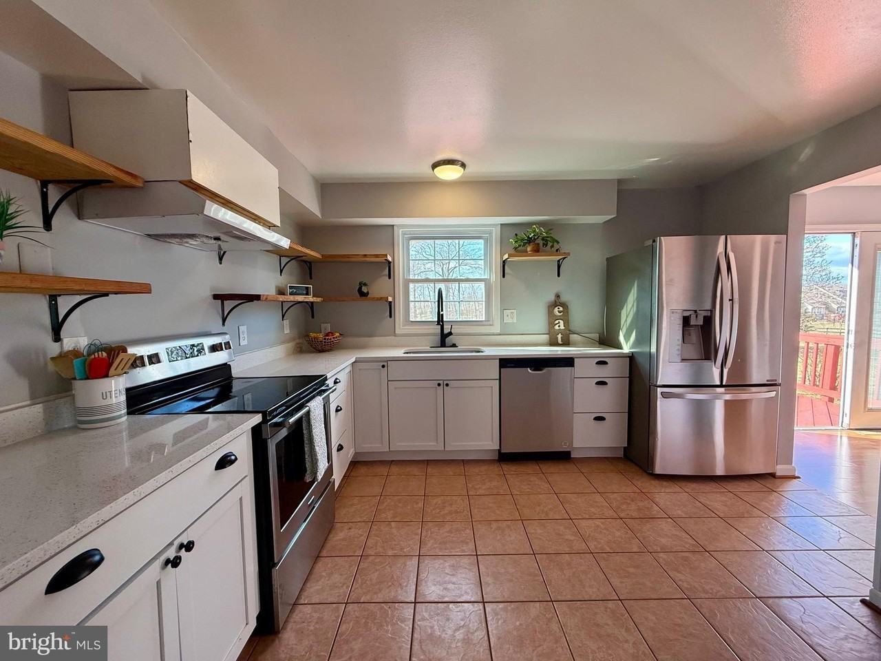 19560 Smith Cir - Photo 7 of 29