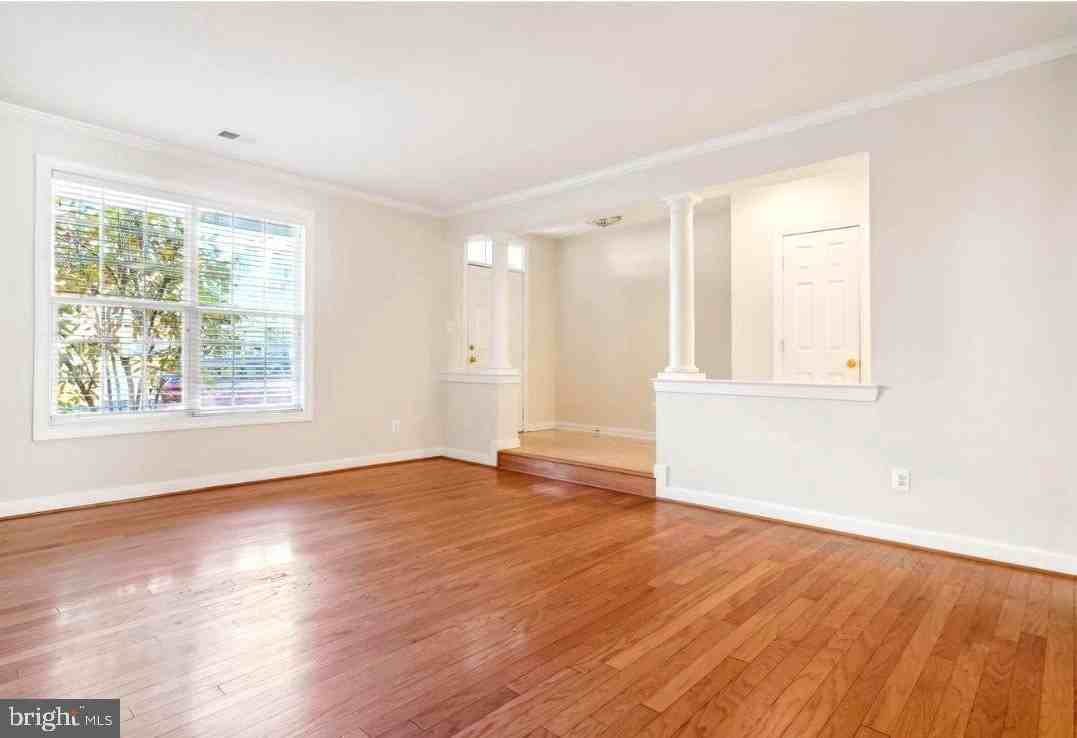 5033 Softwood Ln - Photo 3 of 34