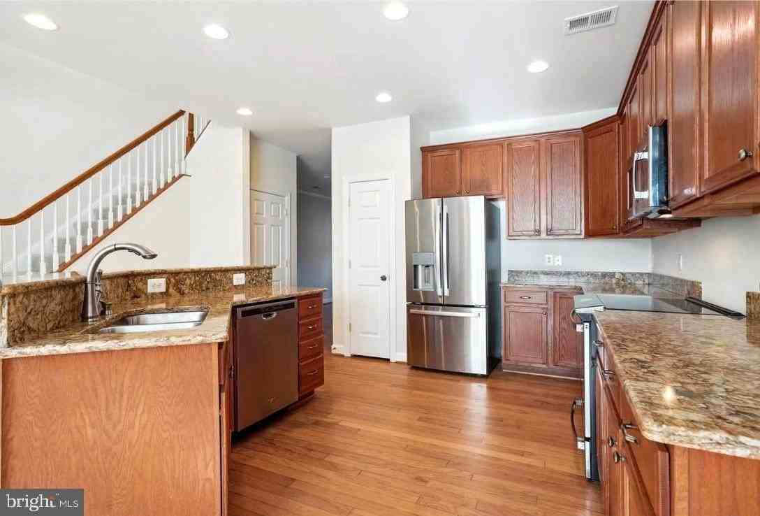 5033 Softwood Ln - Photo 7 of 34