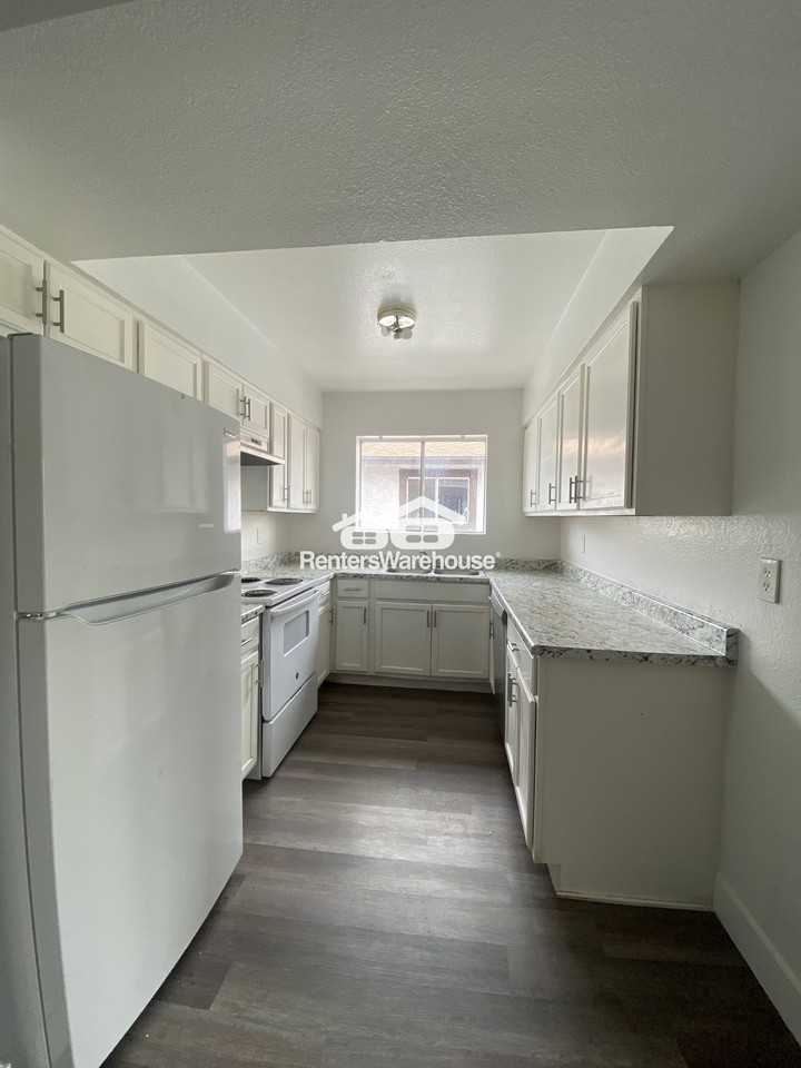 3136 E Cicero St Apt 202 - Photo 3 of 9