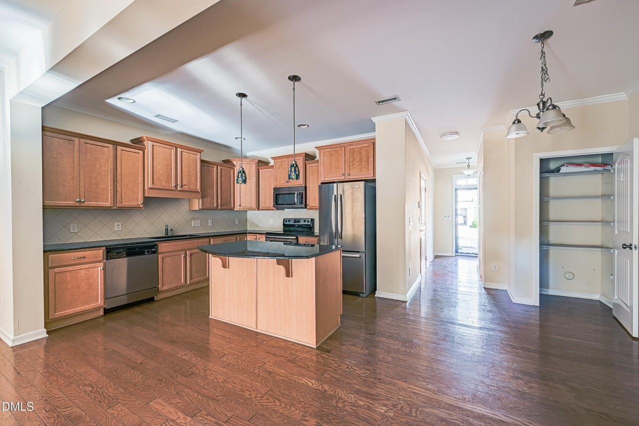 1260 Silver Beach Way - Photo 7 of 24