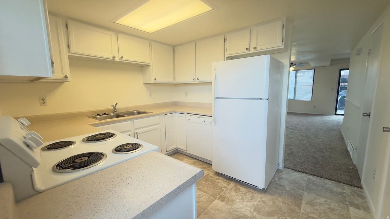 3693 S 1950 W Apt 3 #3 - Photo 6 of 9