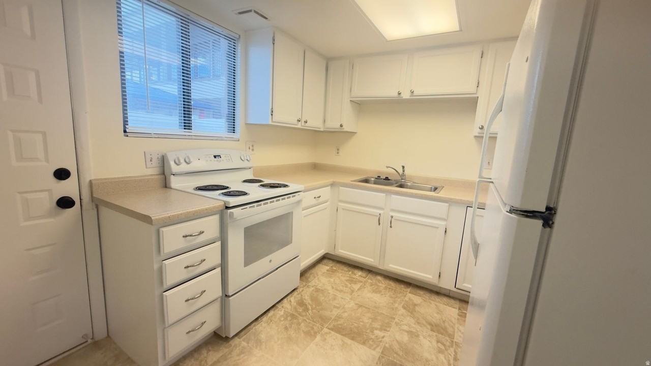 3693 S 1950 W Apt 3 #3 - Photo 7 of 9