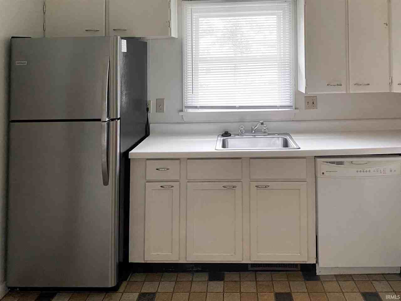 703 S High St - Photo 4 of 16