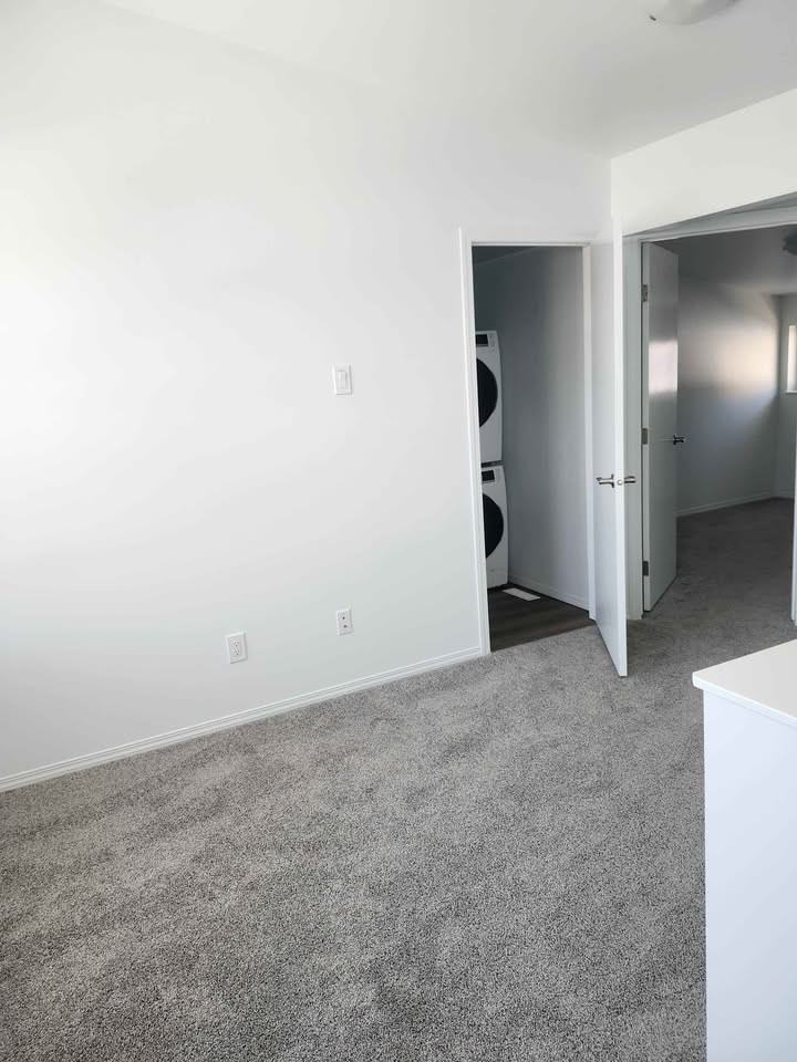 11811 47 St Nw - Photo 2 of 24