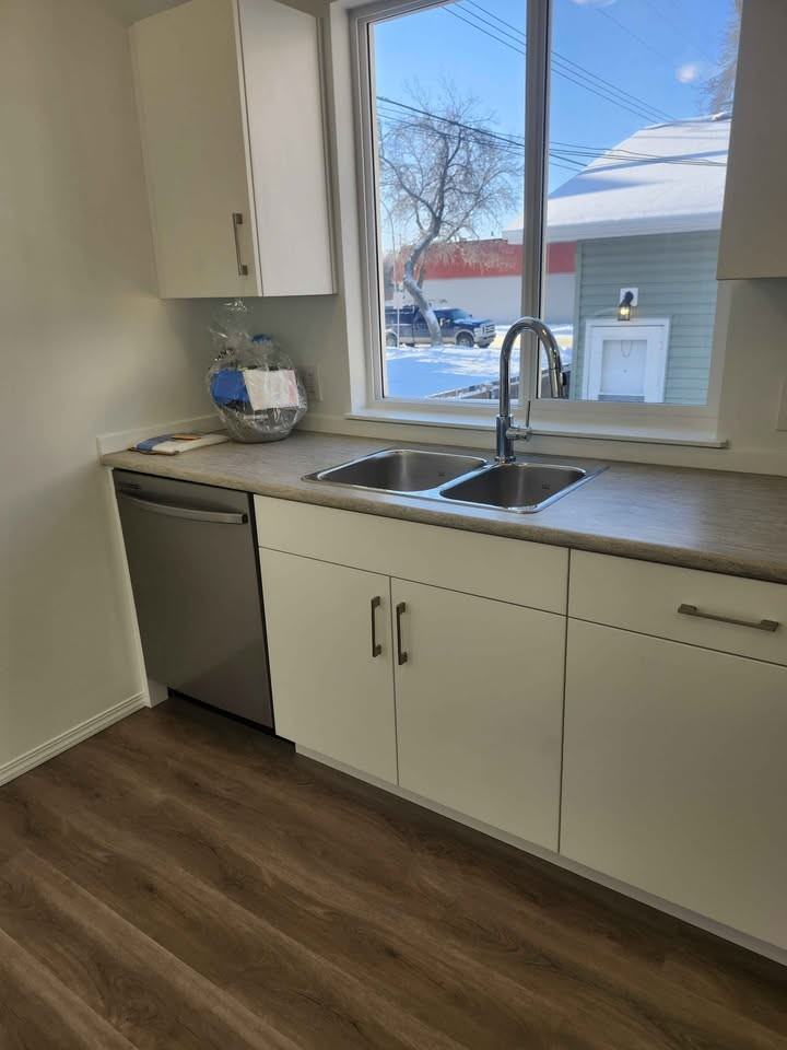 11811 47 St Nw - Photo 3 of 24