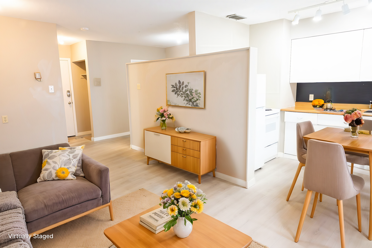 Royal Engel - Photo 4 of 11