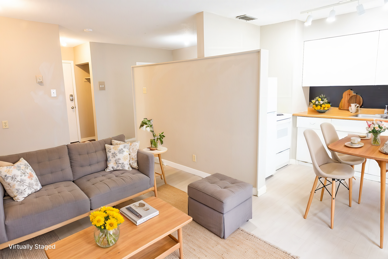 Royal Engel - Photo 6 of 11