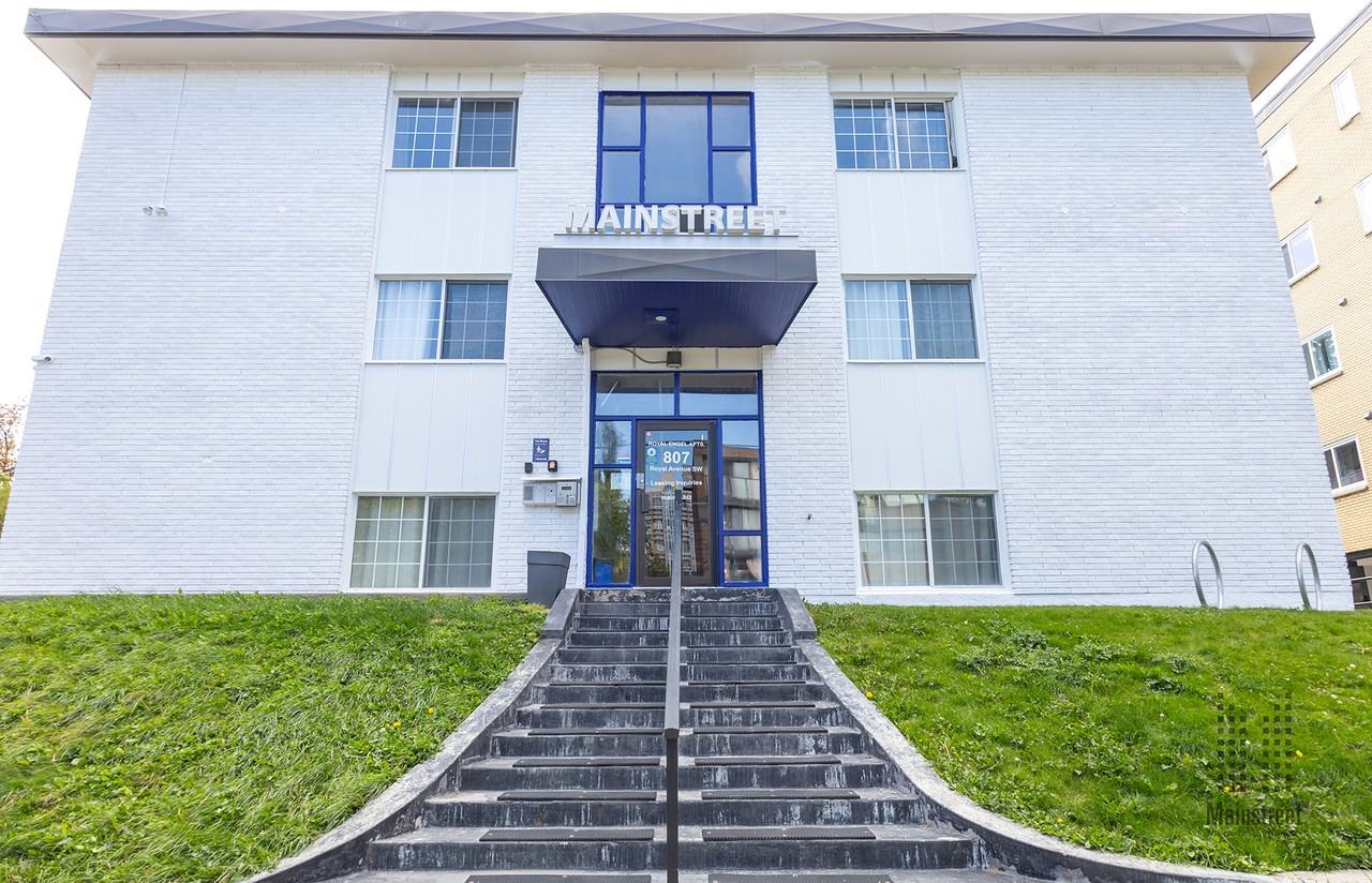 Royal Engel - Photo 7 of 11