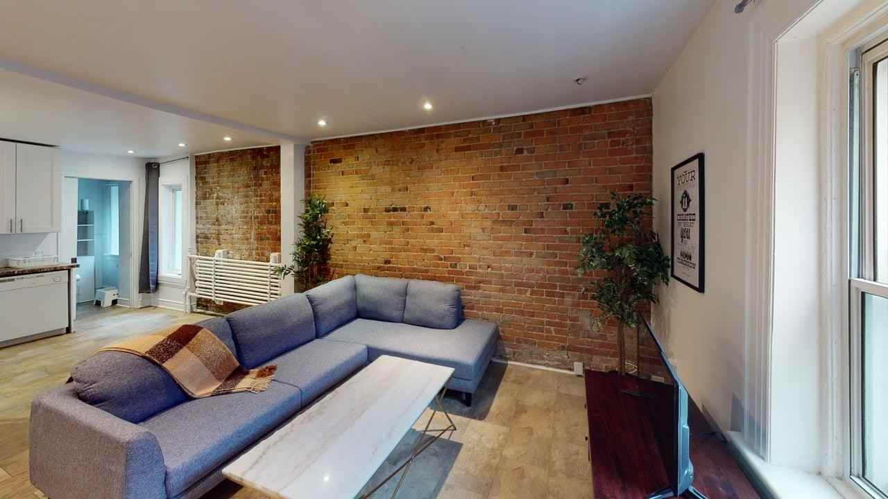 OSF - 169 Place Sainte-Famille - Photo 2 of 9