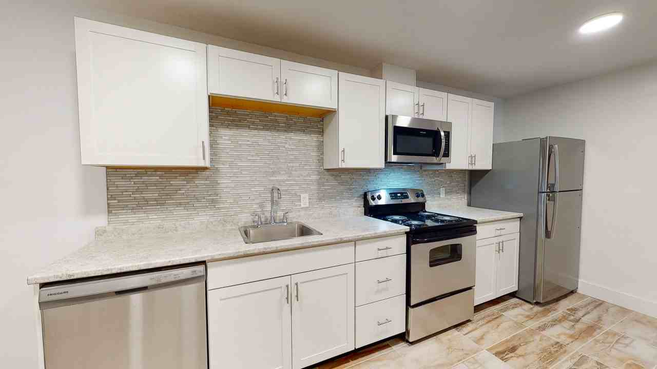 Royal Court Apartments - Photo 3 of 23