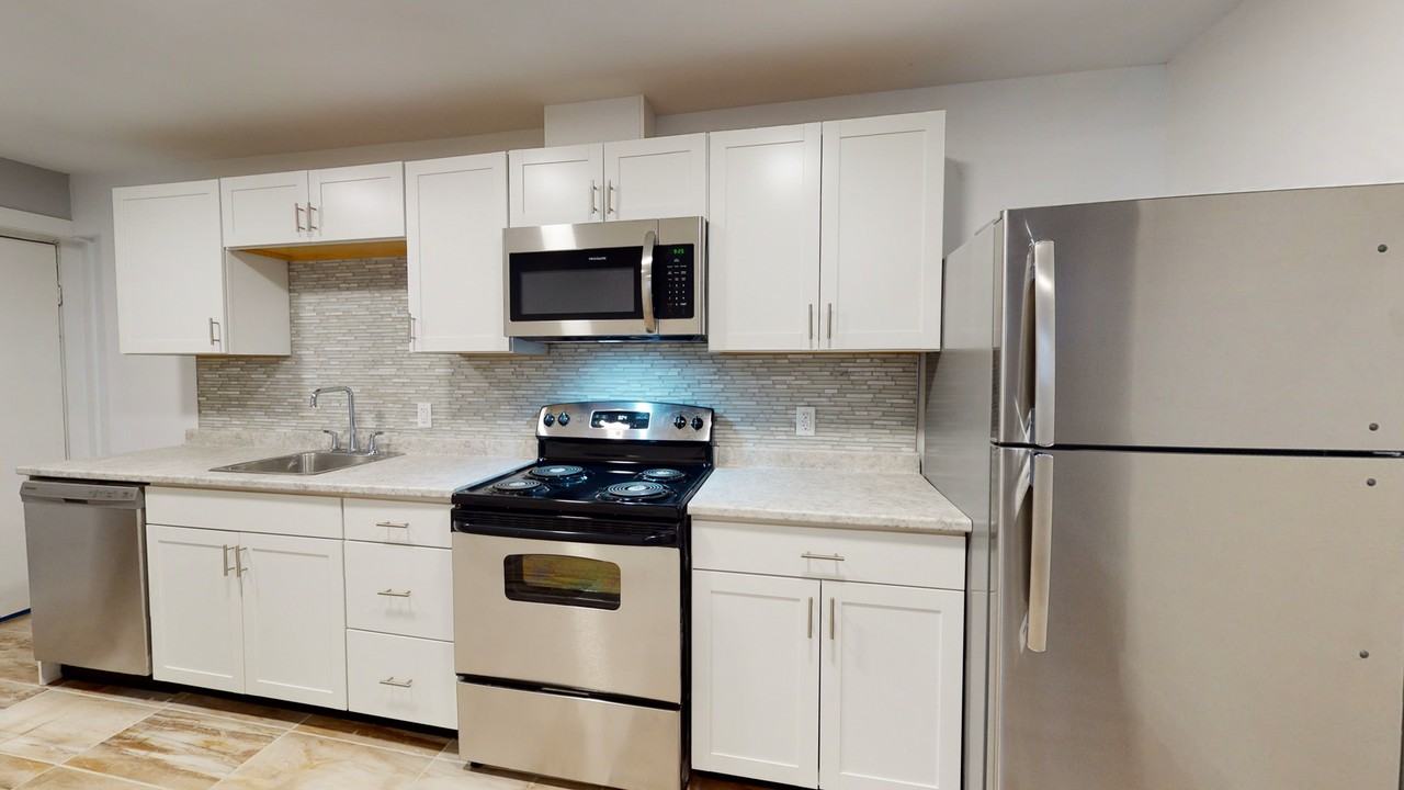 Royal Court Apartments - Photo 4 of 23