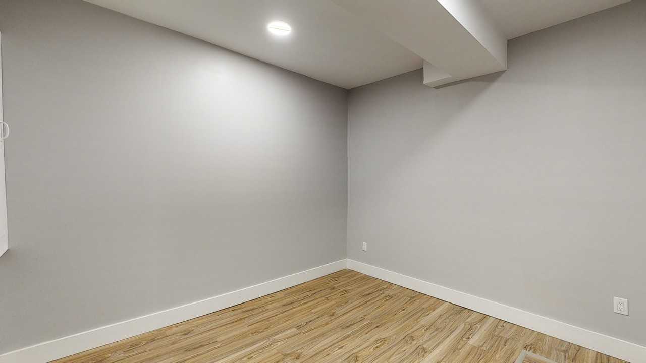 Royal Court Apartments - Photo 5 of 23