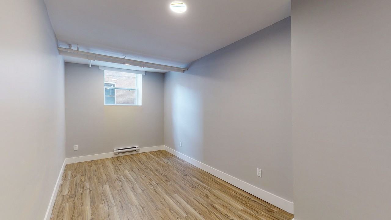 Royal Court Apartments - Photo 7 of 23