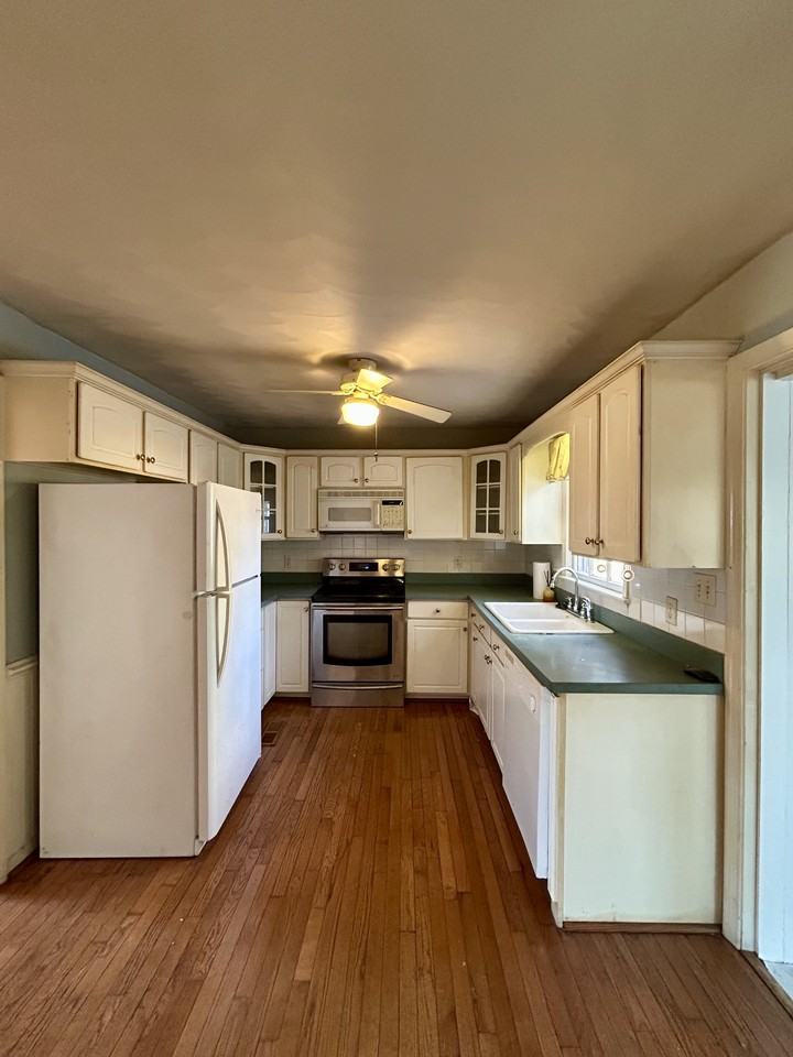 845 Kennedy Ave #1 - Photo 4 of 17